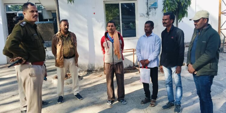 थाना प्रभारी विजयराघवगढ़ ने लगाई गुण्डा बदमाशों की क्लास