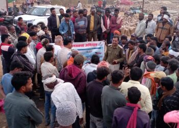 बहोरीबंद में नुक्कड़ सभा लगाकर वेयरहाउस में काम कर रहे 40 से 50 लोगों को साइबर फ्रॉड, सड़क सुरक्षा तथा नशा से बचाव तथा नशा के दुष्परिणामों के संबंध में जानकारी दी गई।