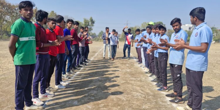 नर्मदापुरम की प्रतिष्ठित तुलसी कप अंतर विद्यालय खेलकूद प्रतियोगिता में क्रिकेट मैच का रोमांचक मुकाबला