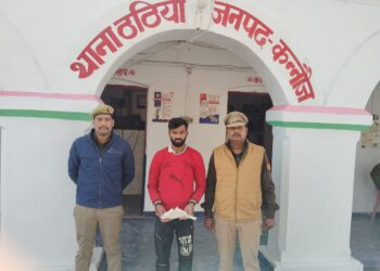 *थाना ठठिया पुलिस द्वारा वांछित 25,000/- के इनामिया अभियुक्त को गिरफ्तार कर भेजा जेल।*