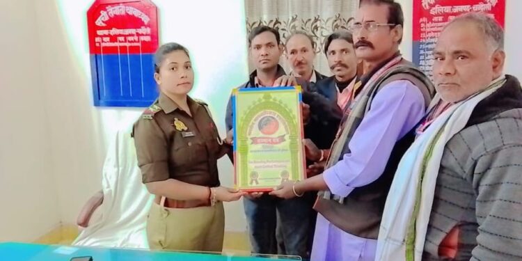 थानाध्यक्ष इलिया प्रियंका सिंह से किया गया शिष्टाचार मुलाकात