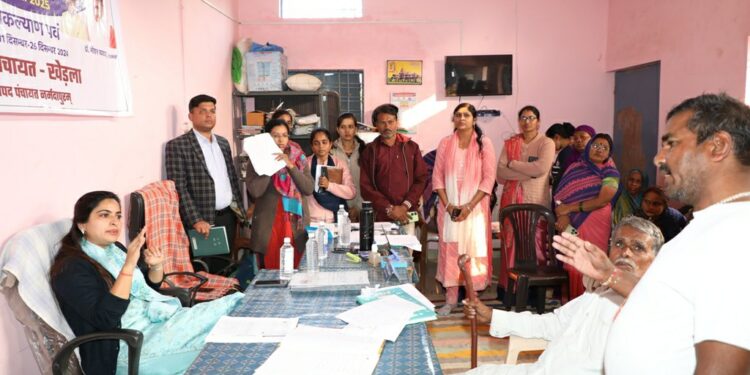 कलेक्टर सोनिया मीना ने खेडला के मुख्यमंत्री जनकल्याण शिविर में विभिन्न समस्याओं का किया निराकरण,ग्राम खेड़ला में सुशासन सप्ताह के अंतर्गत आयोजित मुख्यमंत्री जन कल्याण शिविर में शामिल हुई,