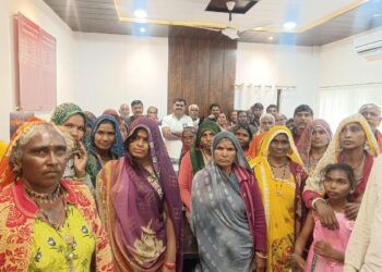 गांव के लग-भग सभी पात्र लोगों को प्रधानमंत्री आवास योजना में अपात्र किया…रोजगार सहायक  गरीबों के मसीहा बने जिला पंचायत उपाध्यक्ष”श्री लोकेन्द्रसिंह खेजडिया”