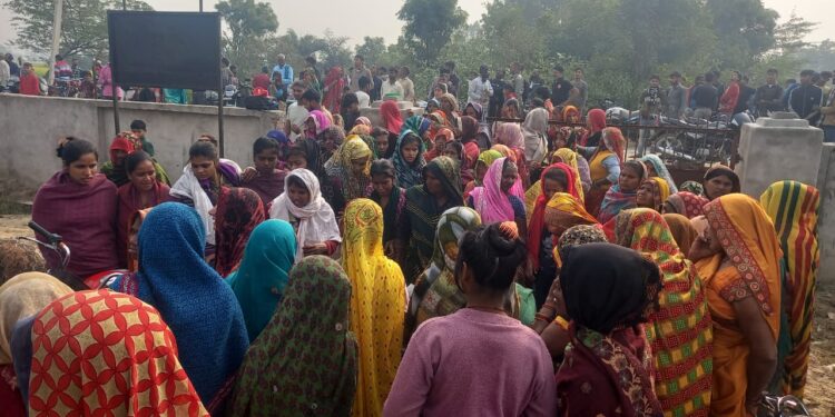 पानी की टंकी बनी काल टंकी पर काम करते समय पटिया टूटने से एक मजदूर की मौत टंकी पर रेलिंग लगाने का काम रहा था मजदूर घटिया सामग्री का किया जा रहा प्रयोग सूत्र