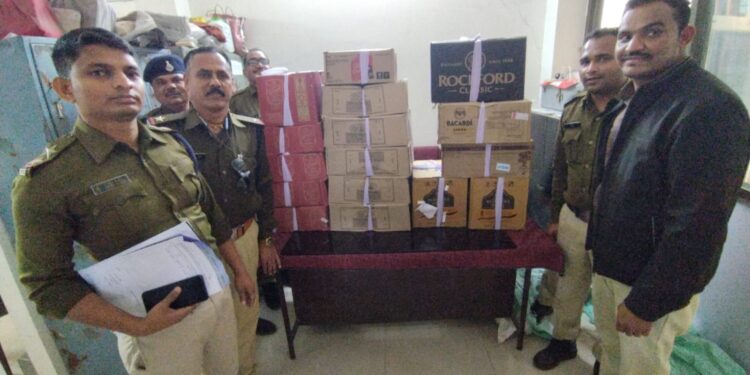 नर्मदापुरम में अल्टो कार से शराब की तस्करी जखीरा सहित एक आरोपी आयुष तिवारी पुलिस गिरफ्त में,दो फरार,पुलिस द्वारा पकड़े गए अवैध शराब जखीरे के बाद आबकारी के जवाबदारो पर भी उठने लगे गंभीर सवाल..?
