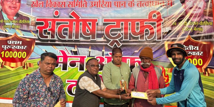 पुणे को हराकर सेमीफाइनल में पहुँची सीधी  सागर और नागपुर के बीच आज खेला जाएगा तीसरा लीग मैच,उमरियापान के अँधेलीबाग खेल मैदान में चल रही लैदर बॉल क्रिकेट प्रतियोगिता