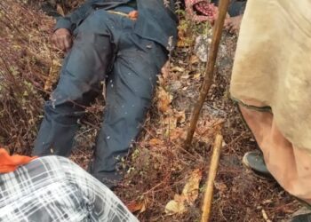 धारदार हथियार से गला काटकर हत्या