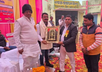 ब्लॉक संसाधन केंद्र नौगढ़ के प्रांगण में प्रधान जनप्रतिनिधियों के साथ बेसिक शिक्षा विभाग द्वारा ब्लॉक स्तरीय गोष्टी एवं उन्मुखी करण कार्यशाला का आयोजन किया