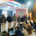 माधवनगर थाना प्रभारी निरीक्षक अनूप सिंह ठाकुर के नेतृत्व में पुलिस टीम ने सक्रियता से कार्रवाई करते हुए विभिन्न स्थानों पर छापेमारी की। अभियान के दौरान 12 आरोपियों को खुले में शराब पीते हुए गिरफ्तार किया गया।