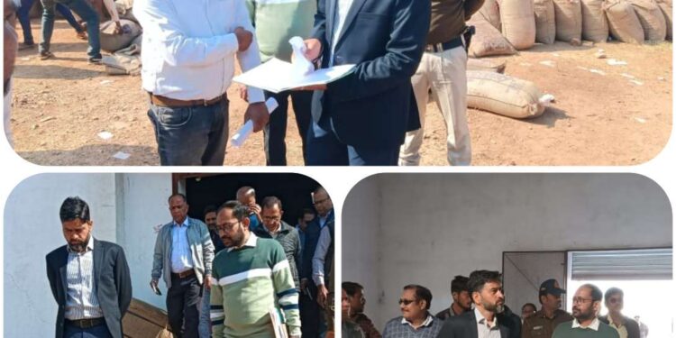कलेक्टर श्री दिलीप कुमार यादव ने धान उपार्जन केन्द्रों का किया आकस्मिक निरीक्षण