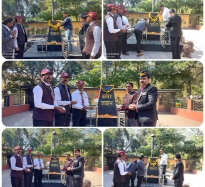 *अमर जवान शहीद स्मारक जाकर सैनिक कल्याण कार्यालय के स्टाफ़-सदस्य के साथ वीर शहीदों को याद और नमन किए*