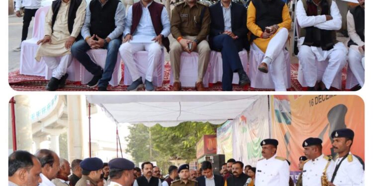 👉 *16 दिसम्बर विजय दिवस के उपलक्ष्य में मिशन चौक में कटनी पुलिस बैण्ड द्वारा दी गयी विशेष प्रस्तुति*  👉 *पुलिस बैण्ड द्वारा शहीदो को देशभक्ति धुनो से दी गयी भावभीनी श्रद्वांजलि*