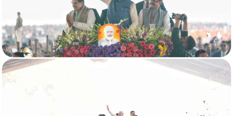 खजुराहो पहुंचे प्रधानमंत्री, CM डॉ.मोहन के साथ रोड शो कर पहुंचे कार्यक्रम स्थल