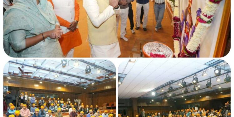 साहिबजादों को नमन… आज ‘वीर बाल दिवस’ के अवसर पर भारत भवन, भोपाल में आयोजित कार्यक्रम में सहभागिता कर गुरु गोबिन्द सिंह जी महाराज के साहिबजादों को श्रद्धासुमन अर्पित किए।