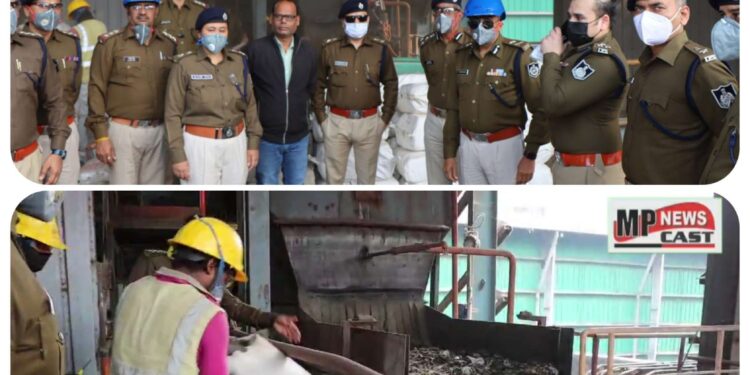 IG,DIG,SP,की उपस्थिती में मादकपदार्थ गांजा 4,764kg, स्मैक 812g,में 68619 नशीले इंजेक्शन विनष्टीकरण कैमोर कटनी ACC factory में किया गया। देखे। VIDEO