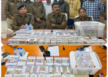 👉महिला ब्लैकमेलर के घर से 45 लाख रुपए की नगदी बरामद, 55 लाख के आभूषण भी मिले 👉महिला दो साल से कर रही थी ब्लैकमेल