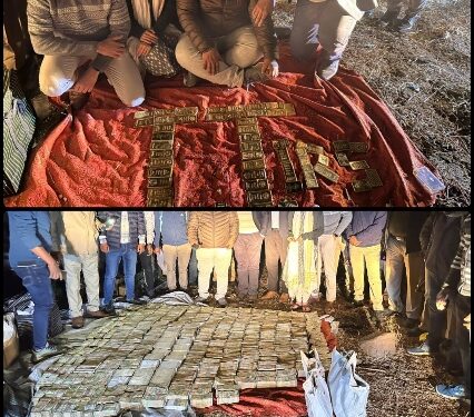 भोपाल में हो रही छापेमारी के बीच शहर से सटे जंगल में खड़ी लावारिस कार करोड़ों रुपये का केश और चालीस किलो सोना बरामद हुआ, आयकर विभाग के अफ़सर भी हैरान ये खजाना मिलने से,