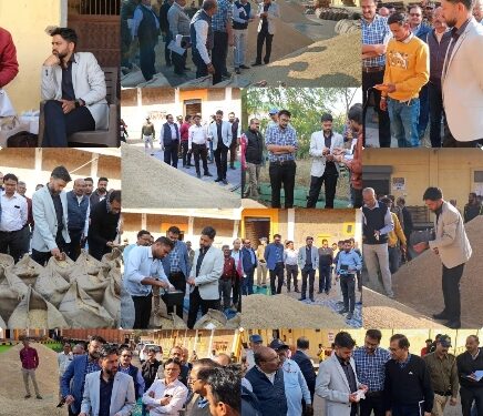 🔳कलेक्टर श्री यादव ने किया आधा दर्जन धान खरीदी केन्द्रों का औचक निरीक्षण  🔳किसानों से चर्चा कर खरीदी केन्द्रों में उपलब्ध सुविधाओं की ली जानकारी  🔳कलेक्टर के औचक निरीक्षण में गायब मिले उपार्जन केन्द्रों के दो नोडल अधिकारियों पर हुई कार्यवाही  🔳एक नोड़ल अधिकारी निलंबित व एक को कारण बताओ नाटिस जारी  🔳समिति प्रबंधक देवगांव व तिलगवां तथा रीठी के समिति प्रबंधक का कटेगा दो दिन का वेतन
