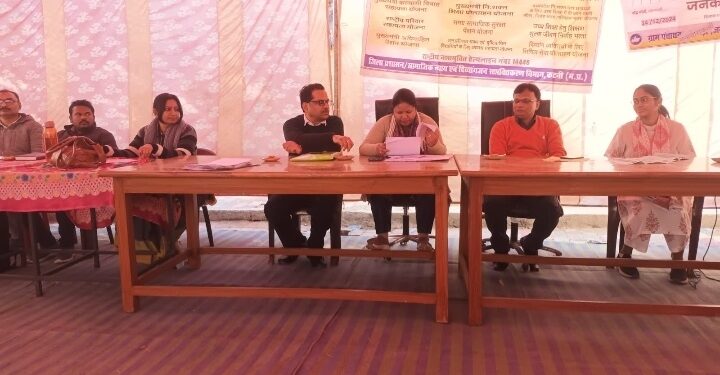 *पटवारी रोमा मोटवानी को लगाई फटकार*