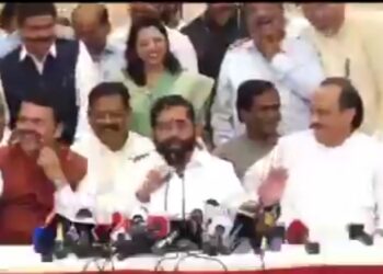 महाराष्ट्र में शपथ के सवाल पर हास परिहास अजित पवार- मैं तो लेने वाला हूं……  एकनाथ शिंदे- दादा को तो अनुभव है,सुबह भी लेना का और शाम को भी लेने का. देखे VIDEO