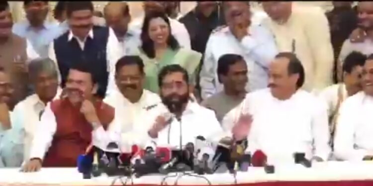 महाराष्ट्र में शपथ के सवाल पर हास परिहास अजित पवार- मैं तो लेने वाला हूं……  एकनाथ शिंदे- दादा को तो अनुभव है,सुबह भी लेना का और शाम को भी लेने का. देखे VIDEO