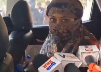 दहेज में कार न मिलने से दूल्हा हुआ नाराज़, जयमाल स्टेज पर शादी से किया इंकार