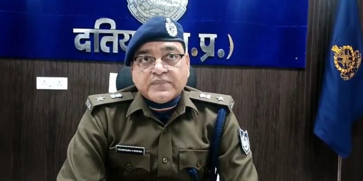 अनजान लिंक पर क्लिक न करें। फोन पर आया OTP कभी भी शेयर न करें। फ्रॉड का शिकार होने की स्थिति में तुरंत 1930 पर कॉल करें VIDEO