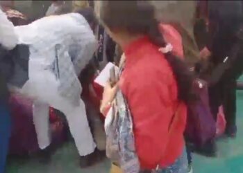 मेरठ में शिव महापुराण कथा में भीड़ हुई बेकाबू, पंडित प्रदीप मिश्रा की कथा में मची भगदड़