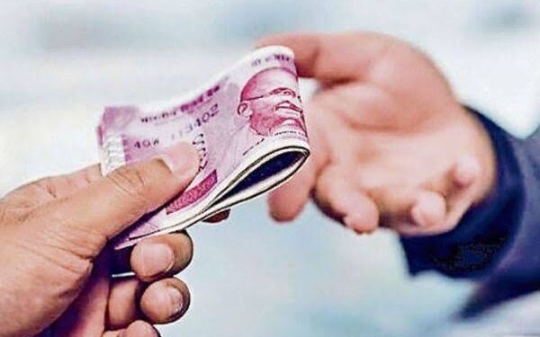 न्यायालय द्वारा रिष्वत लेने वाले नगर पालिका ऑडिटर को 4 वर्ष का सश्रम कारावास एवं 15000 रूपये के जुर्माने की सजा से दण्डित किया गया।