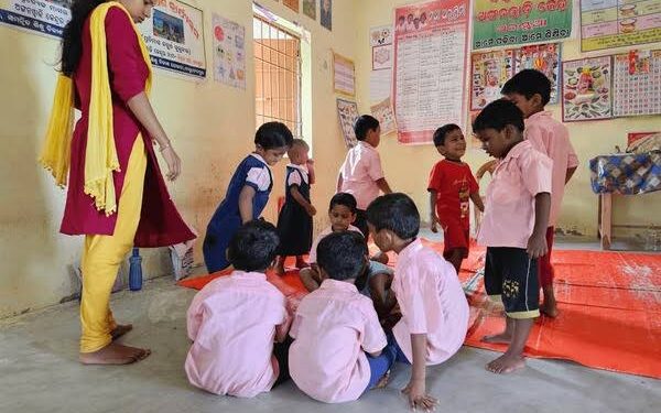अत्यधिक ठंड की वजह से आंगनबाड़ी केंद्रों का संचालन अब प्रातः 10 बजे से होगा