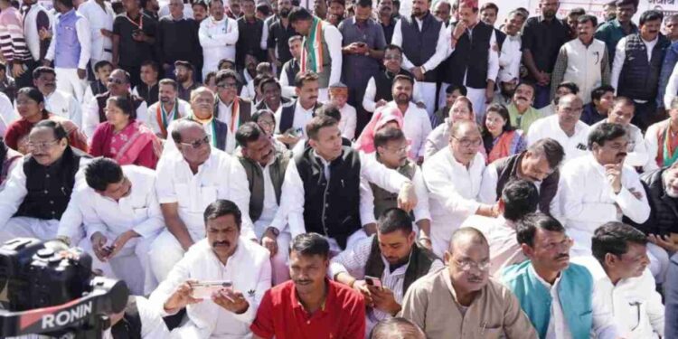 मायूस हुए कार्यकर्ता, मंच से गिरफ्तार हुए कांग्रेसी बिना विधानसभा घेराव किए खत्म हुआ प्रदर्शन
