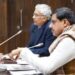 मुख्यमंत्री डॉ. मोहन यादव ने वीडियो कॉन्फ्रेंसिंग से समाधान ऑनलाइन में सुनी नागरिकों की समस्याएँ ➡️3 अधिकारी-कर्मचारी निलंबित, एक की सेवा समाप्त, 2 की वेतन वृद्धि रोकी गई