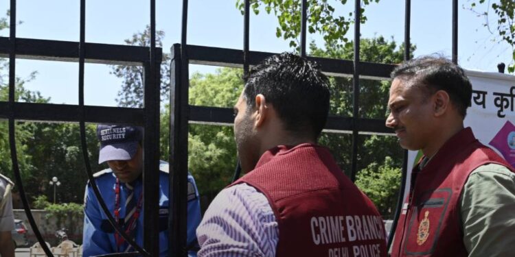 दिल्ली स्कूल बम धमकी मामले में 12वीं का छात्र गिरफ्तार, पुलिस ने किए चौंकाने वाले खुलासे