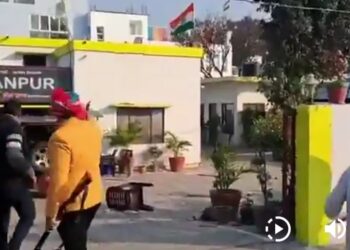 पूर्व विधायक ने अपने लोगों के साथ वर्तमान विधायक के घर पर गोलियाँ चलाईं VIDEO
