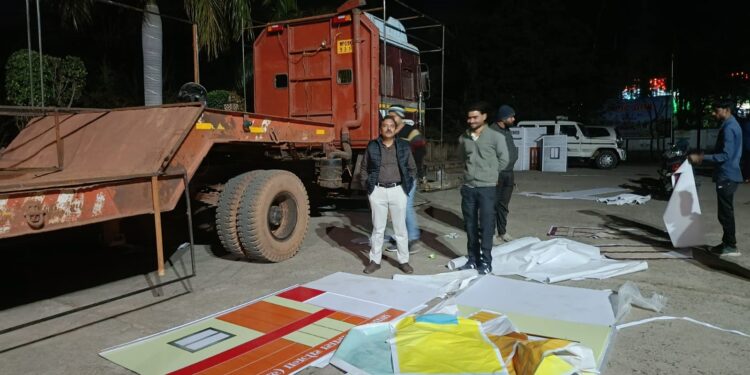 जिला पंचायत उपाध्यक्ष अशोक विश्वकर्मा ने लिया झांकी का जायजा