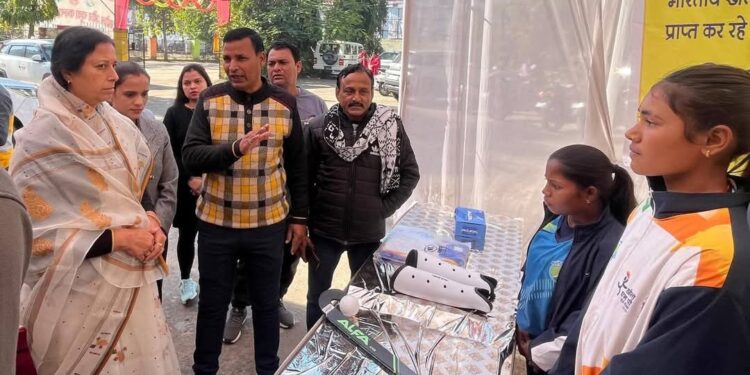 ➡️ महापौर ने खेल एवं युवक कल्याण विभाग द्वारा आयोजित जिला स्तरीय युवा उत्सव का शुभारंभ किया। ➡️ ईमानदारी, मेहनत, लगन और समर्पण से अपने लक्ष्य की प्राप्ति के लिए जुटे रहने की जरूरत है तभी अपने लक्ष्य तक पहुंचा जा सकता है। -महापौर श्रीमती संगीता तिवारी