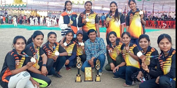 शासकीय महाविद्यालय चौरई की छात्राओं ने सांसद खेल महाकुंभ में जीता गोल्ड मेडल