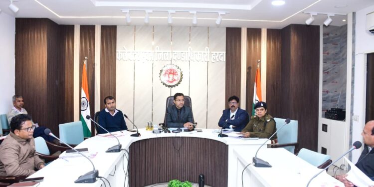 *कलेक्टर श्री सिंह ने जनसुनवाई में सुनी नागरिकों की समस्याएं*