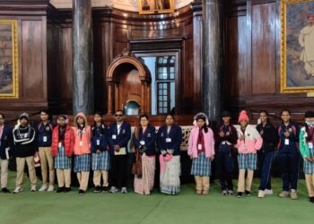 *सांसद बंटी विवेक साहू के प्रयासों से तामिया सी. एम. राइज स्कूल के 14 आदिवासी विद्यार्थी ने संसद भवन का किया भ्रमण*  *पहली बार दिल्ली जाने और संसद भवन भ्रमण से उत्साहित नजर आए आदिवासी विद्यार्थी*