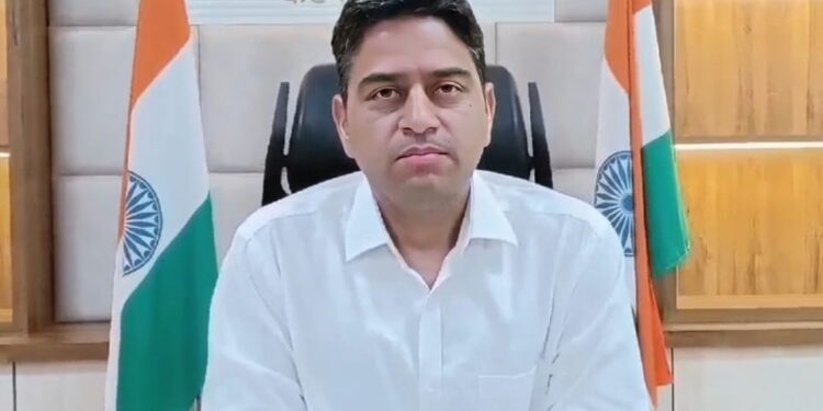 *कलेक्टर श्री यादव के प्रयास हुए फलीफूत*  *महाराष्ट्र में फंसे श्रमिकों की हो रही सुरक्षित वापसी*  *श्रमिकों के कल शाम तक कटनी पहुंचनें की संभावना*