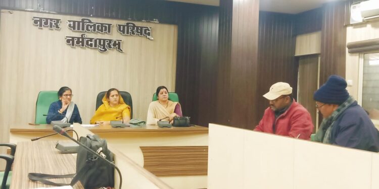 नपाध्यक्ष नीतू महेंद्र यादव की अध्यक्षता में हुई राजस्व की बैठक,बड़े बकायादारों को अंतिम नोटिस,सीएमओ ने दिए बड़े बकायादारों को अंतिम नोटिस के निर्देश, प्रीमियम जमा नहीं करने पर दुकानें होंगी सीज…