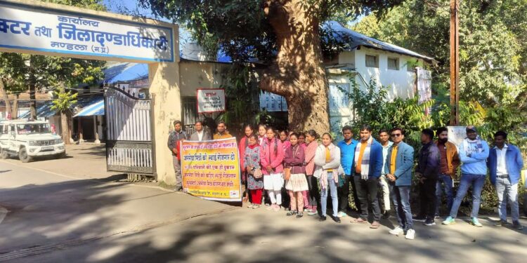 मुख्यमंत्री जनसेवा मित्र योजना बंद* *शिवराज के जाते ही किया युवाओं को बेरोजगार*