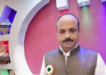 *लायंस नेत्र चिकित्सालय परासिया की 2 करोड़ 70 लाख की चोरी पकडा शासन ने*  *धोखाधड़ी एवं गबन के अंतर्गत 420, 409., 34 के तहत लायंस के विरुद्ध परासिया थाने में हुई एफ.आई.आर दर्ज*  *समाजसेवी रिंकू रितेश चौरसिया की शिकायत पर हुआ मामला दर्ज*