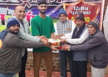फाइनल में पहुँची कटनी,नागपुर हुई बाहर  आज सीधी और कटनी के बीच होगा फाइनल मुकाबला,उमरियापान के अँधेलीबाग खेल मैदान में चल रही लैदर बॉल क्रिकेट प्रतियोगिता