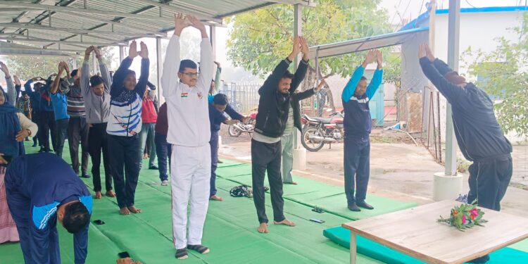 युवा दिवस पर महाविद्यालय में योग एवं सूर्य नमस्कार का आयोजन