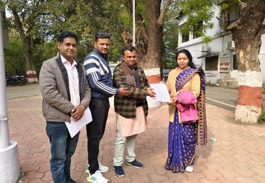 मुख्यमंत्री के नाम वेलनेस सेंटर जन स्वास्थ्य एवं कल्याण केन्द्र खोलने का सौंपा ज्ञापन