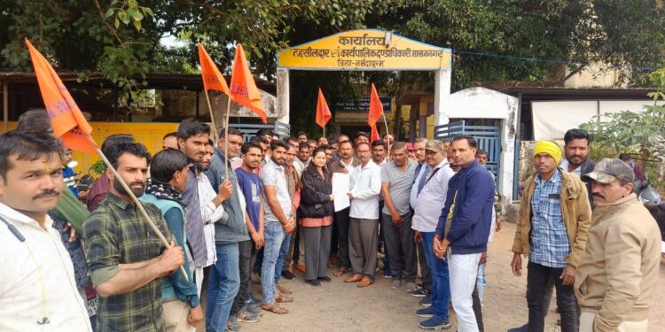भारतीय किसान संघ नें चक्काजाम स्थगित करके मुख्यमंत्री के नाम सौंपा ज्ञापन, गेहूं का बीज नहीं उगने की शिकायत पर मचा बवाल..!