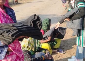 कड़कड़ाती ठंड में जरूरतमंदों की मदद