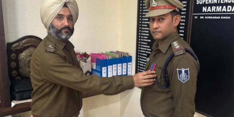 नाबालिक बालिका के साथ दुष्कर्म और हत्या के मामले में उत्कृष्ट विवेचना के लिए केंद्रीय गृहमंत्री अन्वेषण उत्कृष्टता पदक पुरस्कार कार्यवाहक निरीक्षक गौरव सिंह बुंदेला को मिला…