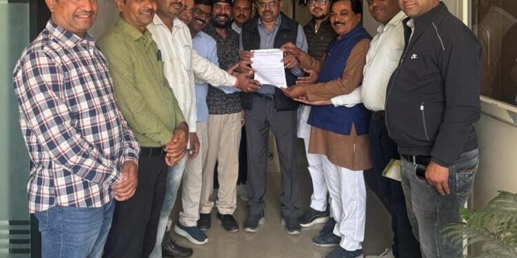 कालापीपल निजी वेयरहाउस गोदामों का 12 माह का किराया बाकी..वेयर हाउस संचालकों ने मुख्यमंत्री के नाम सौंपा एसडीएम को ज्ञापन…!